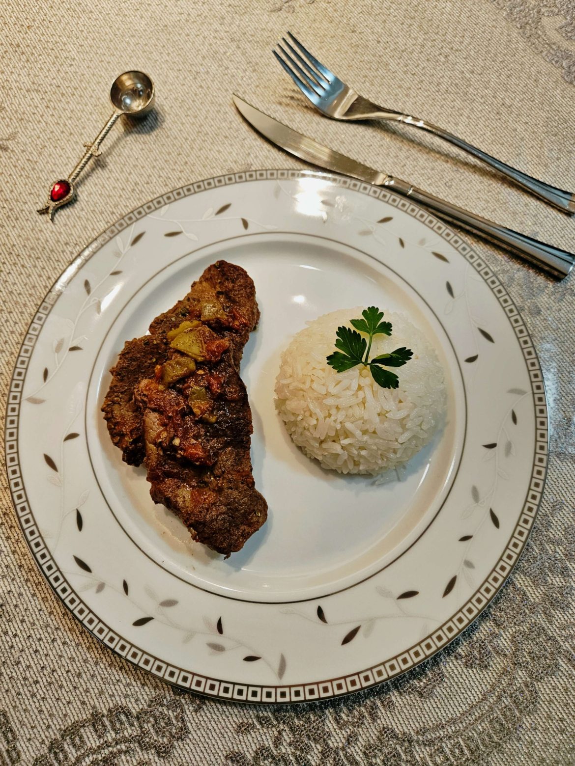 Sauteed Beef Tenderloin with Tomato Recipe - Rabbitmeal