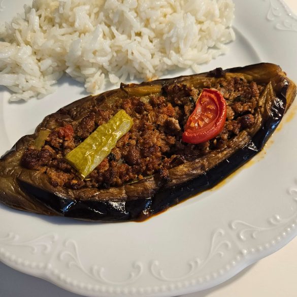 Karniyarik - Turkish Stuffed Eggplant Recipe - Rabbitmeal