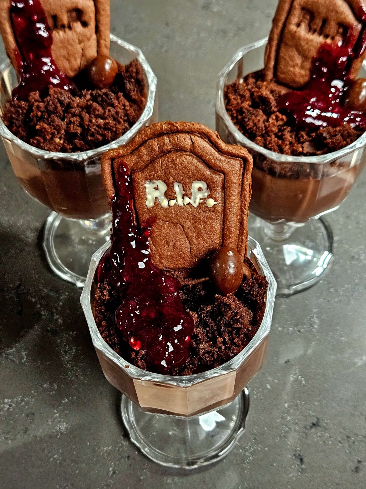 Halloween Dirt Cups Recipe - Rabbitmeal