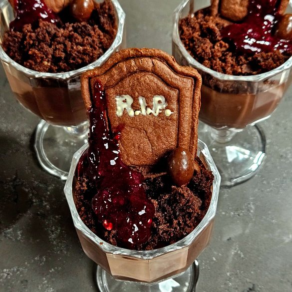 Halloween Dirt Cups Recipe - Rabbitmeal
