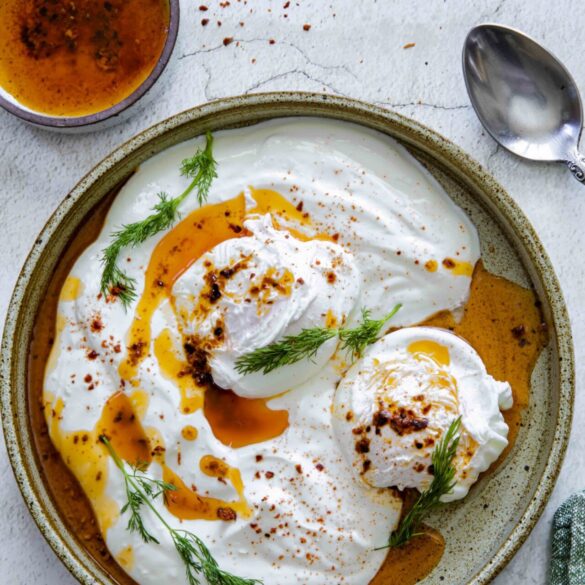 Turkish Eggs - Çılbır - Rabbitmeal