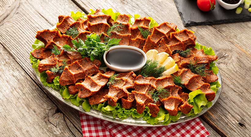 Turkish Raw Meatballs in Istanbul - Rabbitmeal