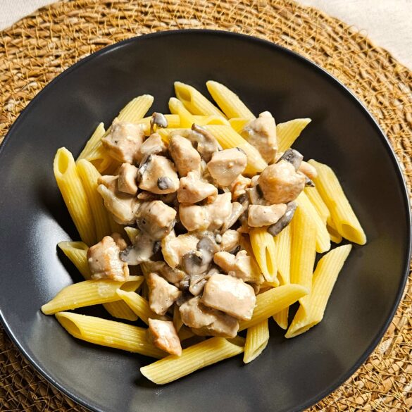 Creamy Mushroom Chicken Pasta - Rabbitmeal
